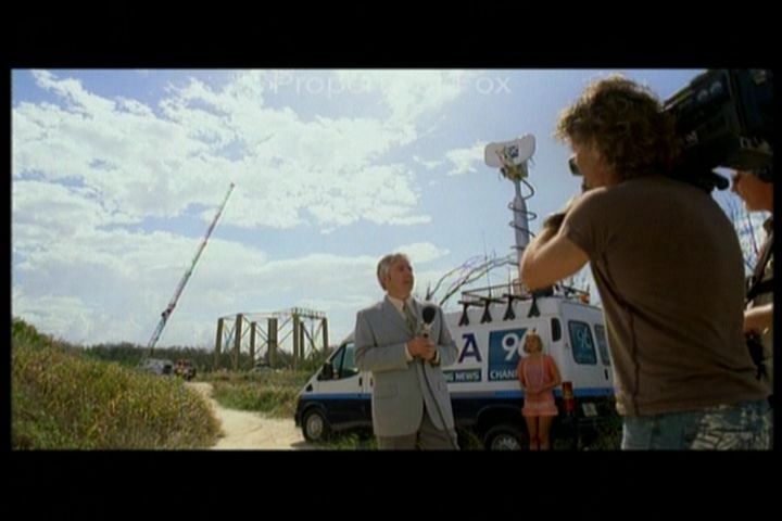 2006-AquamarineFeaturette-KickinitOnSet-092.jpg