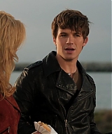 90210-S04E14-102.jpg