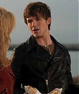 90210-S04E14-103.jpg