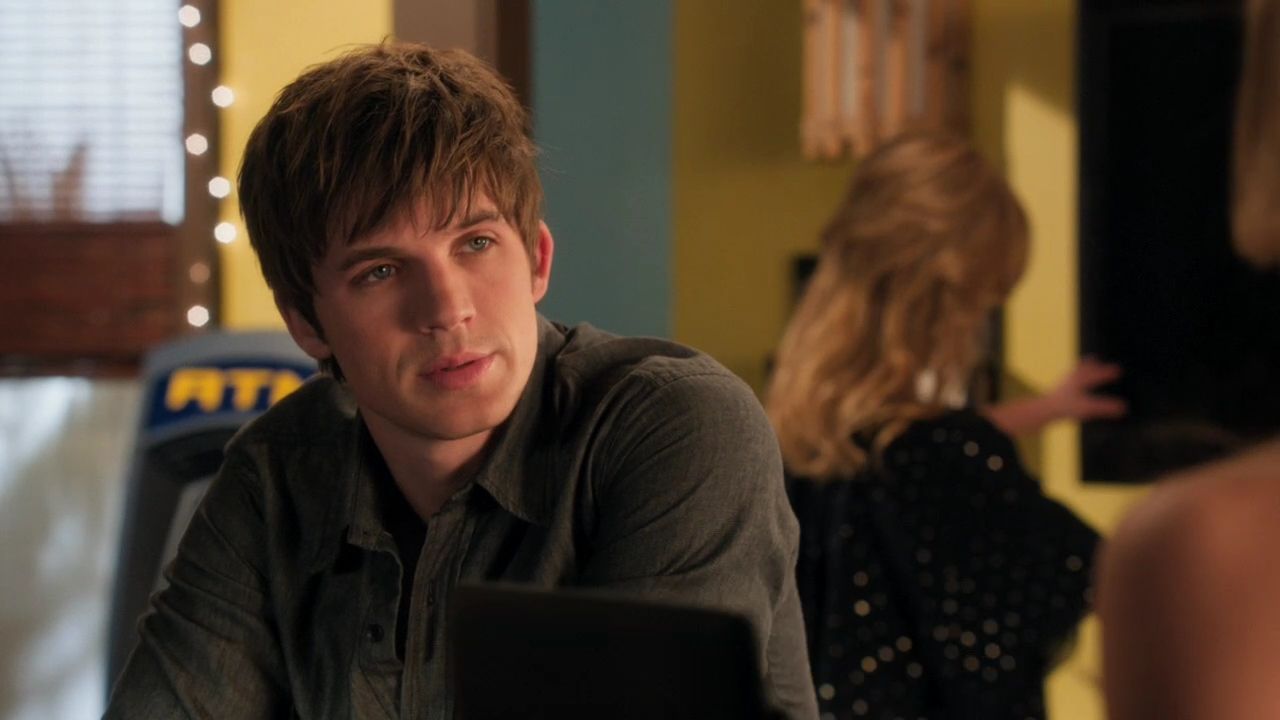 90210-S04E15-113.jpg