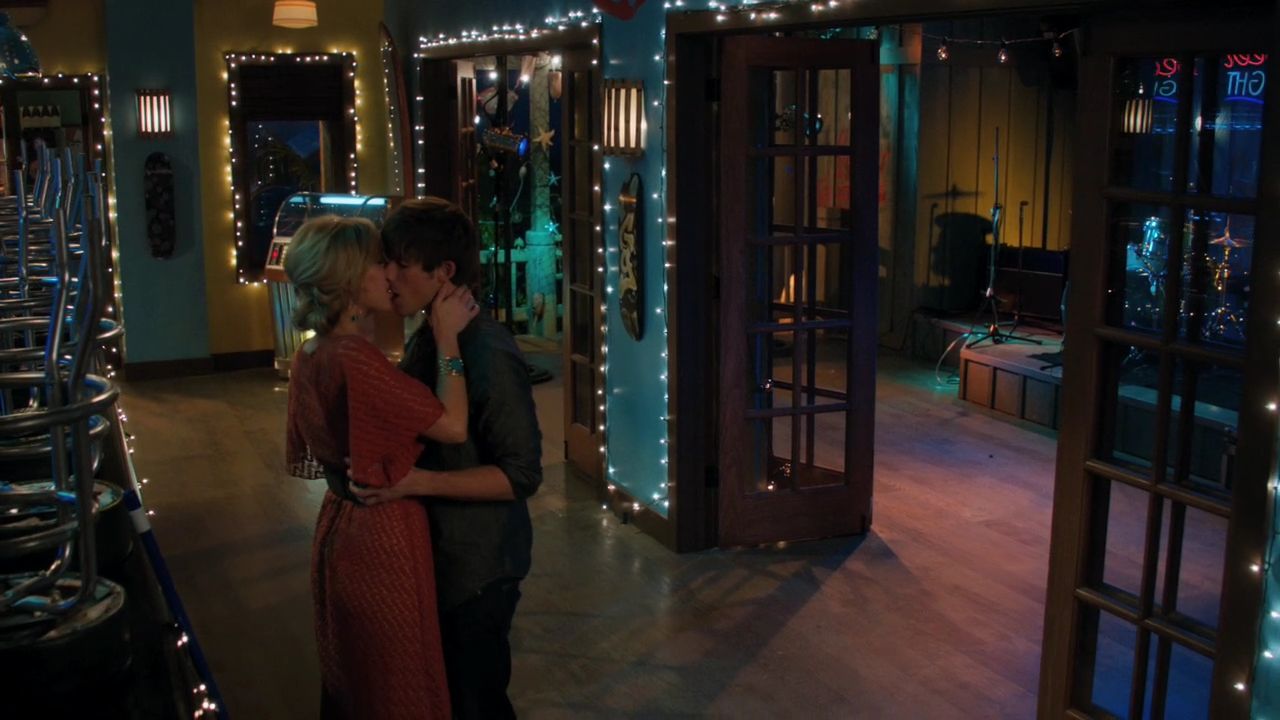 90210-S04E15-198.jpg