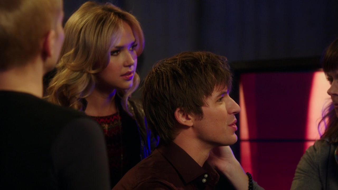 90210-S04E16-073.jpg