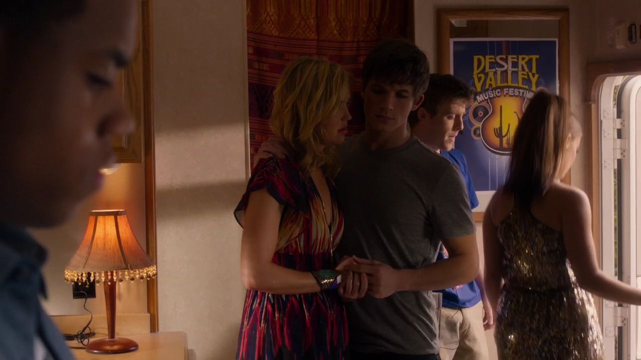 90210-S04E18-156.jpg