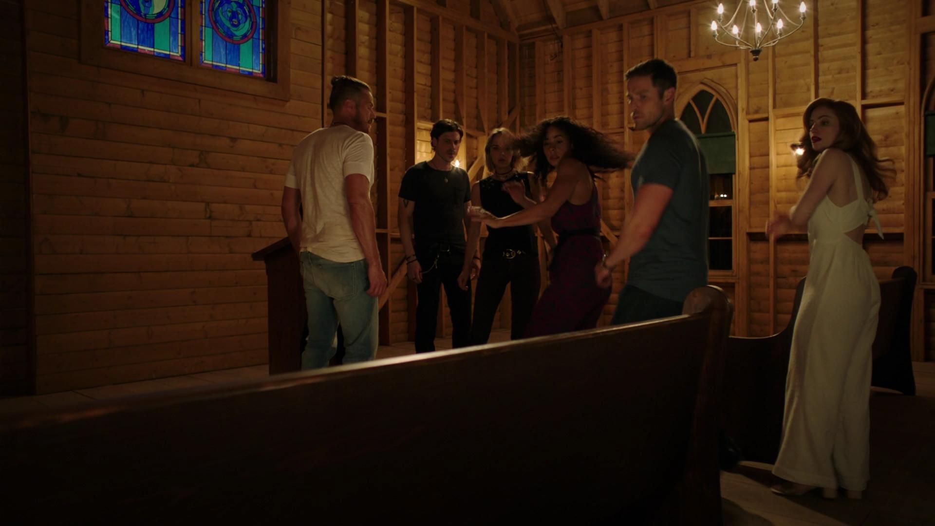 MidnightTexas-S02E04-028.jpg